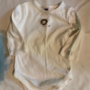 2 J&J bodysuits- Lion and Elephant 3-6 mo